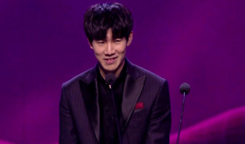 韩网投票最佳阵容结果与官方最相似 仅ADC位置阵容不同！